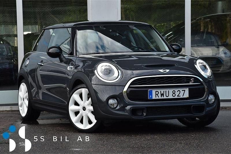Grå Begagnad 2018 Mini John Cooper Works Halvkombi | 219 900 kr (Marknadspris) - Bild 1/4