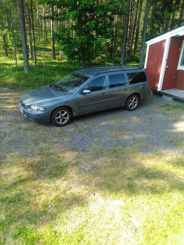 Grön Begagnad 2004 Volvo V70 Kombi | 8 000 kr (Superpris) - Bild 1/1