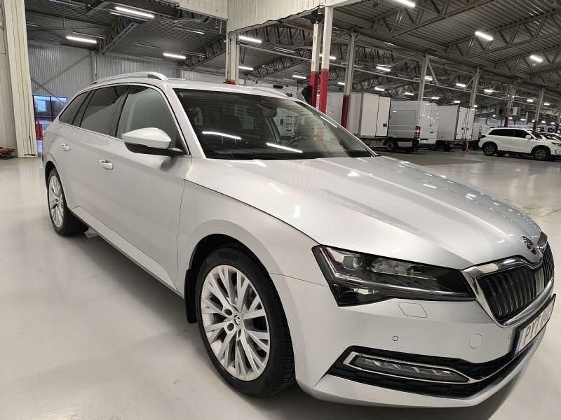 Begagnad Skoda Superb 190 HK (139 kW) 2019 Silver Kombi