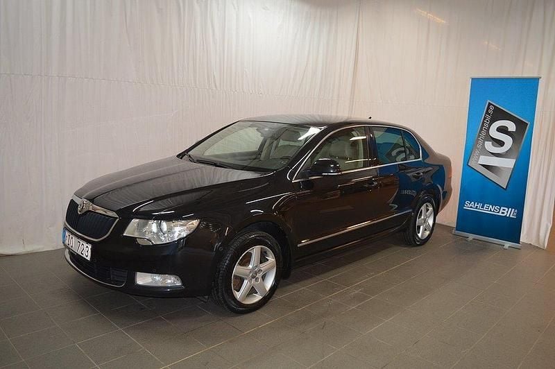 Svart Begagnad 2012 Skoda Superb Elegance Halvkombi | 95 000 kr (Lite dyr) - Bild 1/4