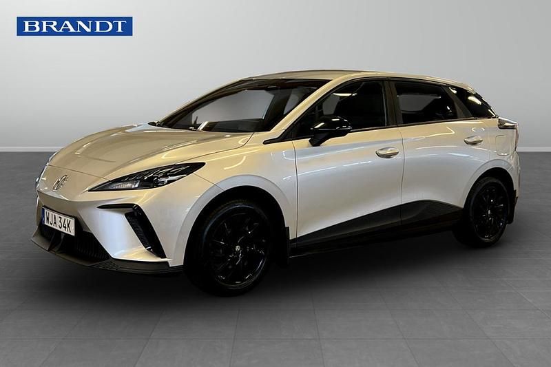 Begagnad MG MG4 EV 125 kW (171 HK) 2023 Grå Halvkombi