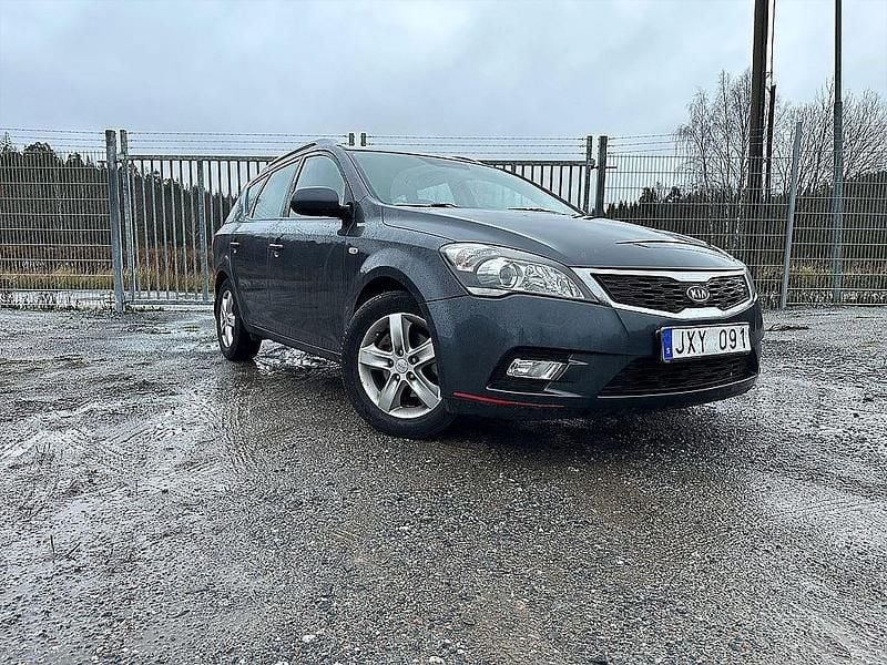 Grå Begagnad 2009 Kia Ceed Sportswagon Kombi | 34 900 kr (Bra pris) - Bild 1/4