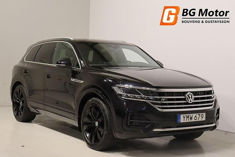 Svart Begagnad 2018 VW Touareg R-line SUV | 439 800 kr (Lite dyr) - Bild 1/3