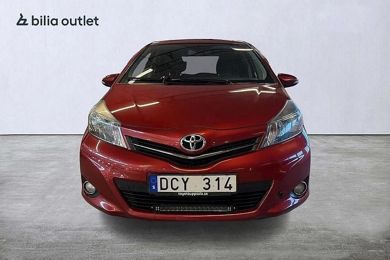 Begagnad Toyota Yaris Style 99 HK (72 kW) 2011 Röd Halvkombi