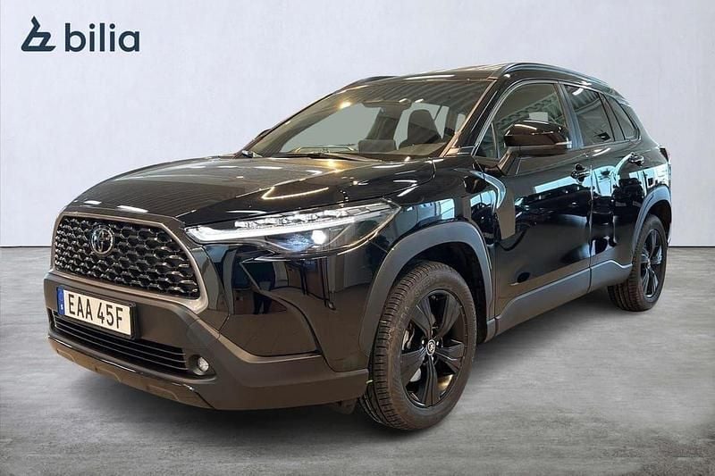Svart Begagnad 2024 Toyota Corolla Cross Style SUV | 374 900 kr (Marknadspris) - Bild 1/4
