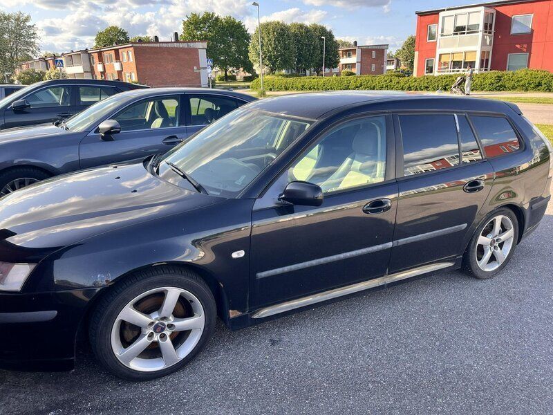 Svart Begagnad 2006 Saab 9-3 Vector Kombi | 30 000 kr (Marknadspris) - Bild 1/4