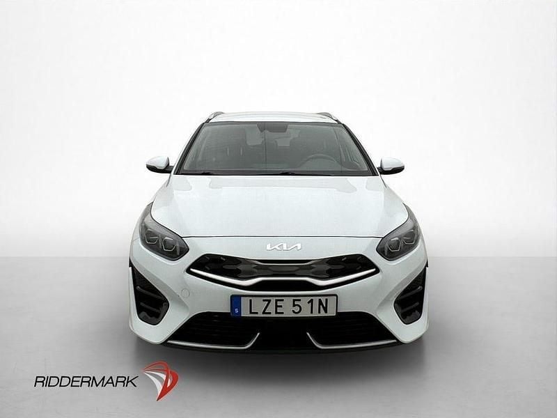 Begagnad Kia Ceed Advance 141 HK (103 kW) 2022 Vit Halvkombi