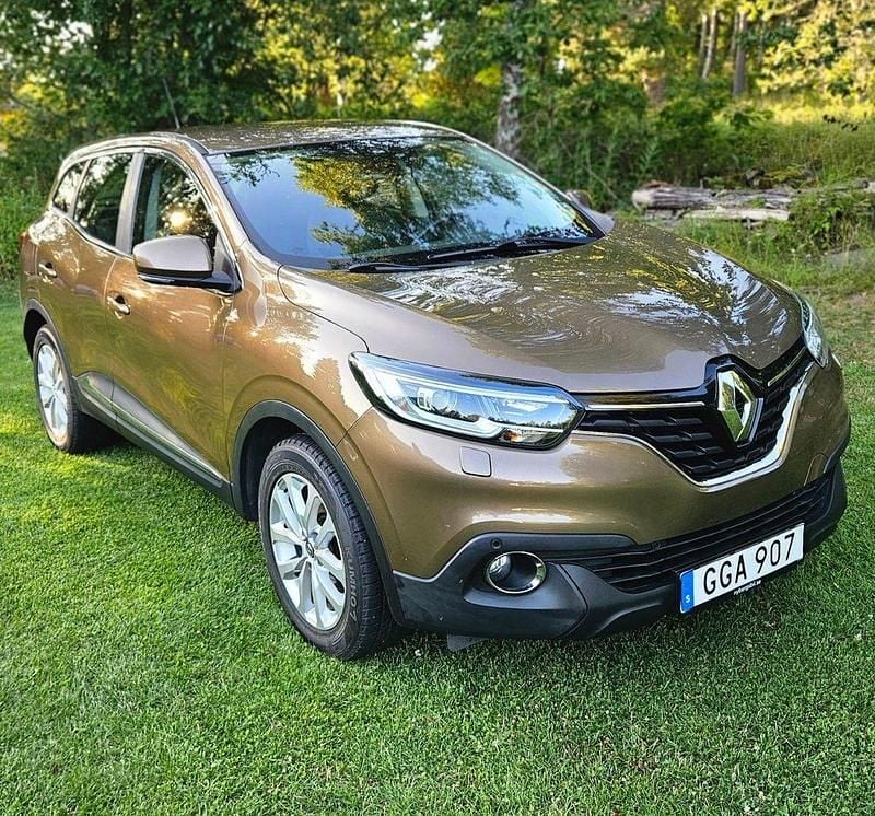 Brun Begagnad 2016 Renault Kadjar SUV | 104 900 kr (Marknadspris) - Bild 1/4