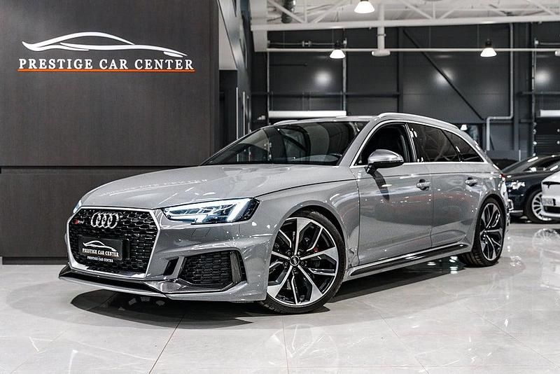 Grå Begagnad 2018 Audi RS4 Design Kombi | 595 000 kr (Marknadspris) - Bild 1/4