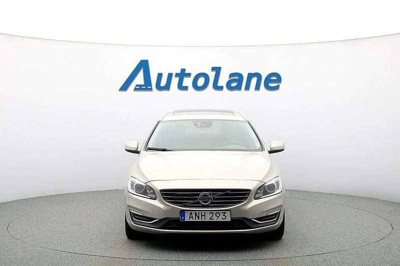 Begagnad Volvo V60 Standard 190 HK (139 kW) 2018 Luminous sand / 719 Kombi
