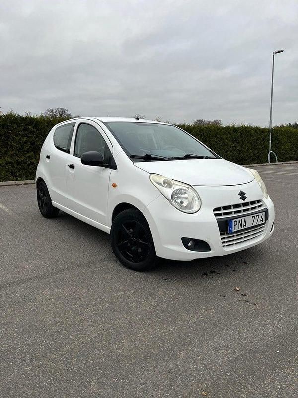 Begagnad 2011 Suzuki Alto Halvkombi | 23 777 kr (Bra pris) - Bild 1/4