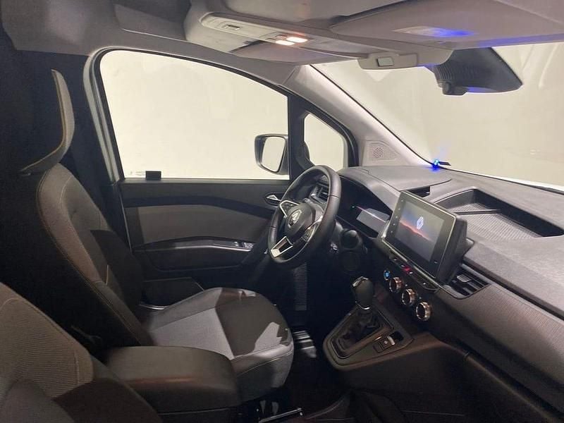 Begagnad Renault Kangoo 91 kW (124 HK) 2024 Vit Minibuss