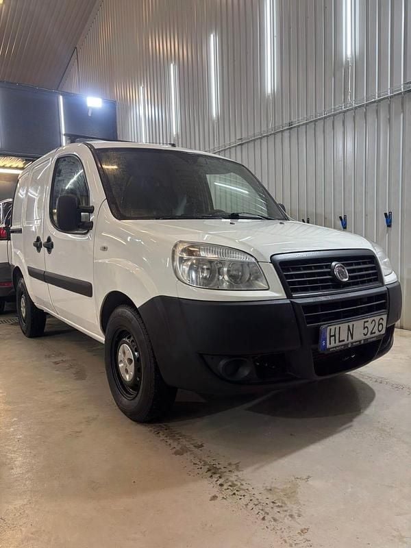 Begagnad Fiat Doblò 75 HK (55 kW) 2008 Minibuss