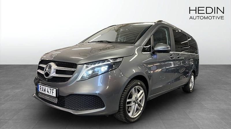 Begagnad Mercedes V300 Avantgarde 237 HK (174 kW) 2023 Grå Minibuss