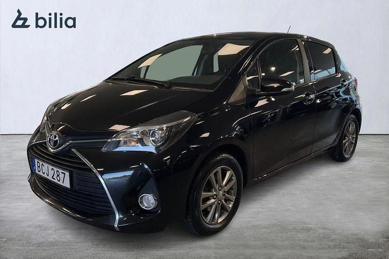 Svart Begagnad 2014 Toyota Yaris Active Halvkombi | 119 900 kr (Marknadspris) - Bild 1/3