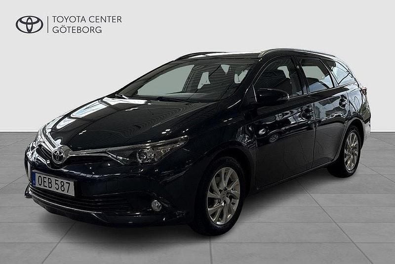 Mörkblå (blå) Begagnad 2016 Toyota Auris Touring Sports Active Kombi | 154 900 kr (Marknadspris) - Bild 1/4
