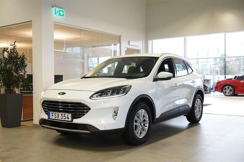 Vit Begagnad 2022 Ford Kuga Titanium SUV | 209 800 kr (Marknadspris) - Bild 1/4