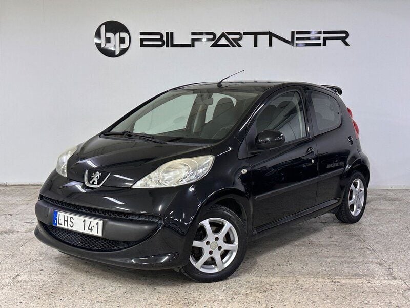 Svart Begagnad 2007 Peugeot 107 Halvkombi | 34 900 kr (Marknadspris) - Bild 1/4