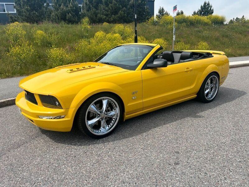 Gul Begagnad 2005 Ford Mustang GT Convertible Cab | 219 000 kr (Bra pris) - Bild 1/4
