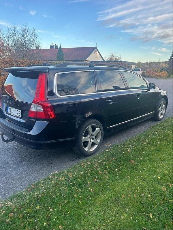 Svart Begagnad 2010 Volvo V70 Momentum Kombi | 62 000 kr (Superpris) - Bild 1/4