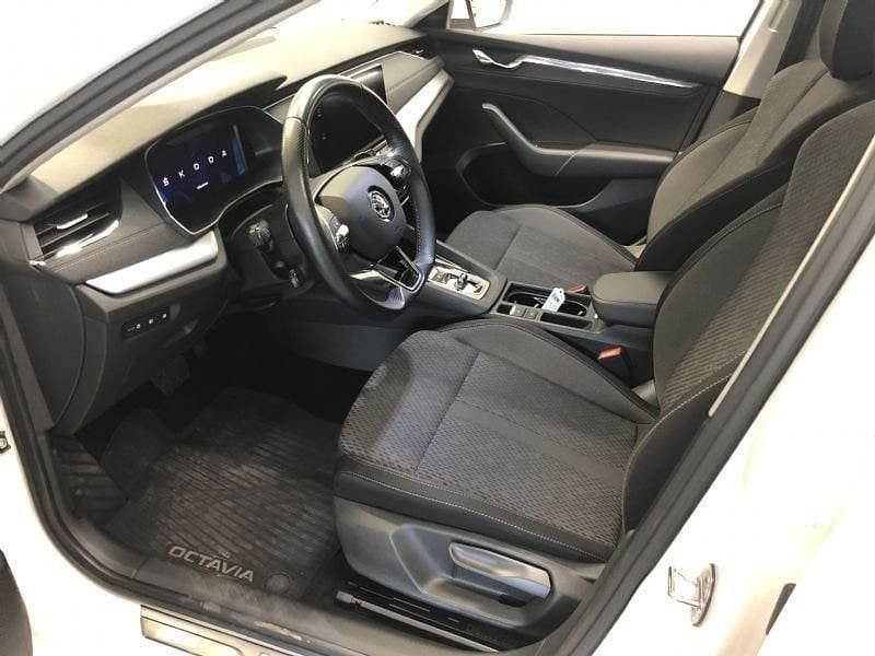 Begagnad Skoda Octavia Style 150 HK (110 kW) 2021 Vit Kombi