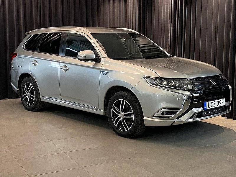 Silver Begagnad 2019 Mitsubishi Outlander P-HEV SUV | 249 900 kr (Marknadspris) - Bild 1/4