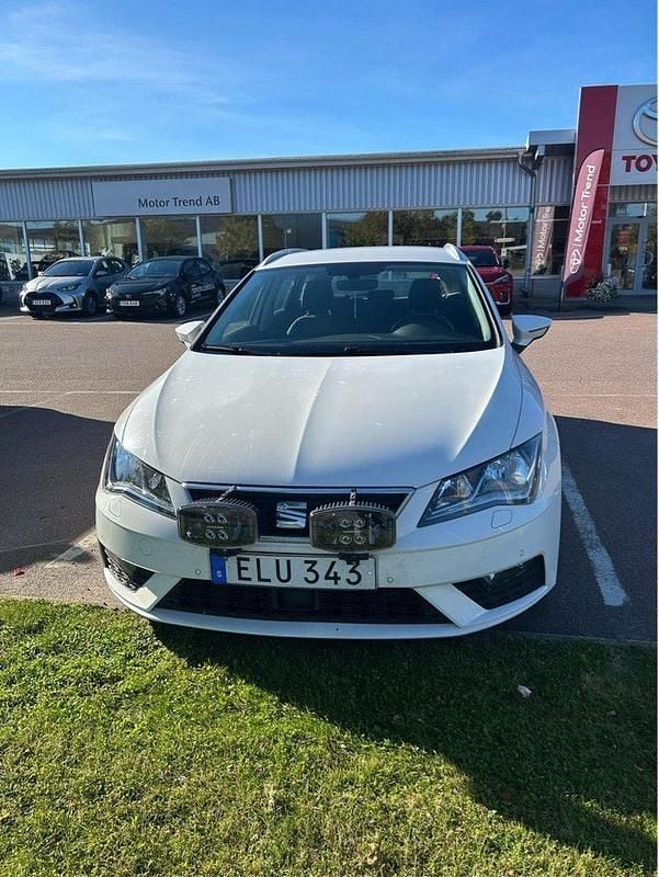Vit Begagnad 2017 Seat Leon ST Style Kombi | 66 000 kr (Bra pris) - Bild 1/4