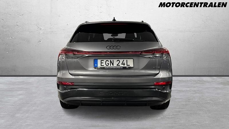 Begagnad Audi Q4 e-tron S-Line 219 kW (299 HK) 2022 Grå SUV