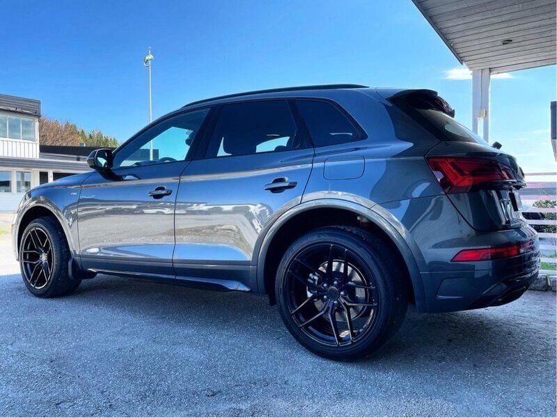 Grå Begagnad 2023 Audi Q5 S-Line SUV | 556 000 kr (Dyr) - Bild 1/4