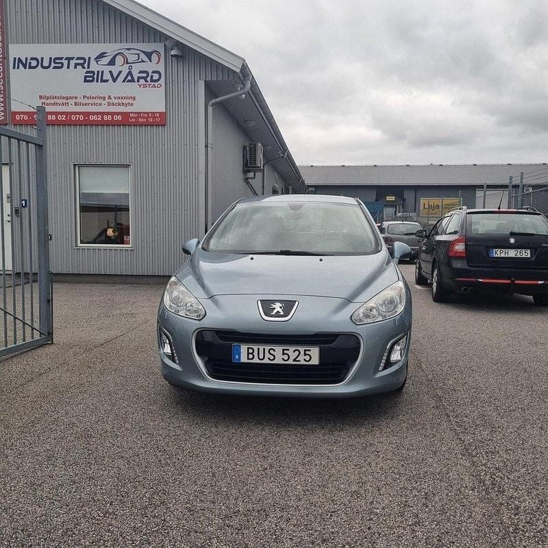 Blå Begagnad 2011 Peugeot 308 Halvkombi | 45 000 kr (Bra pris) - Bild 1/4