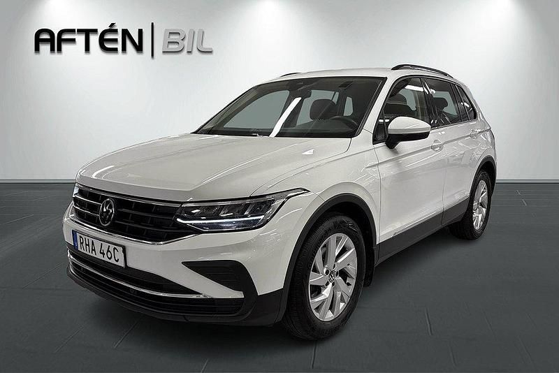 Vit Begagnad 2021 VW Tiguan SUV | 304 800 kr (Marknadspris) - Bild 1/3