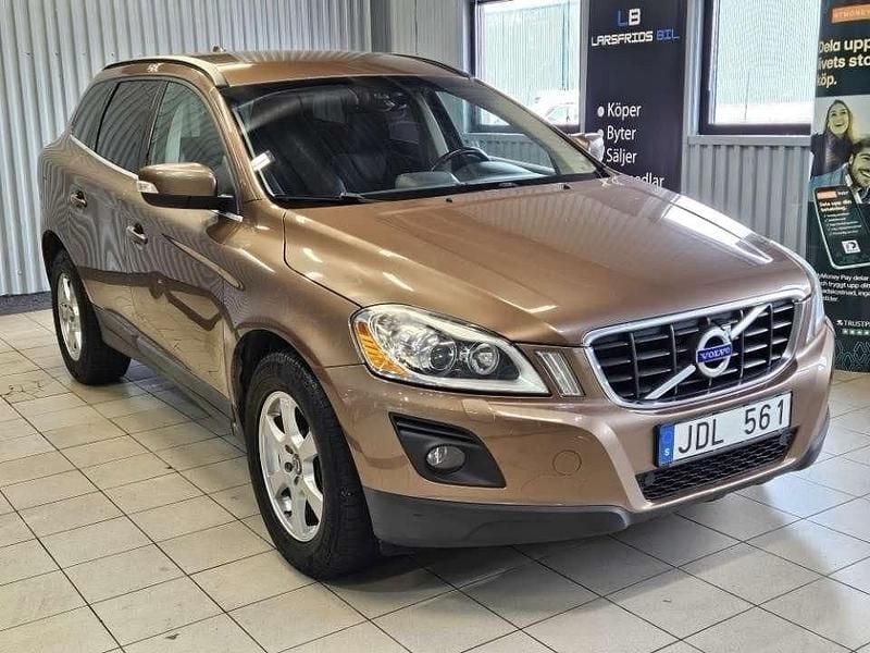 Brun Begagnad 2009 Volvo XC60 Momentum SUV | 79 900 kr (Superpris) - Bild 1/4
