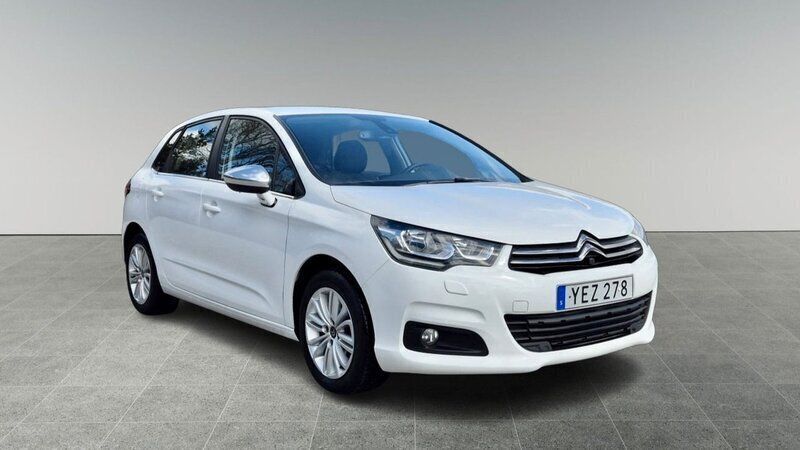 Vit Begagnad 2016 Citroën C4 Halvkombi | 99 900 kr (Marknadspris) - Bild 1/4