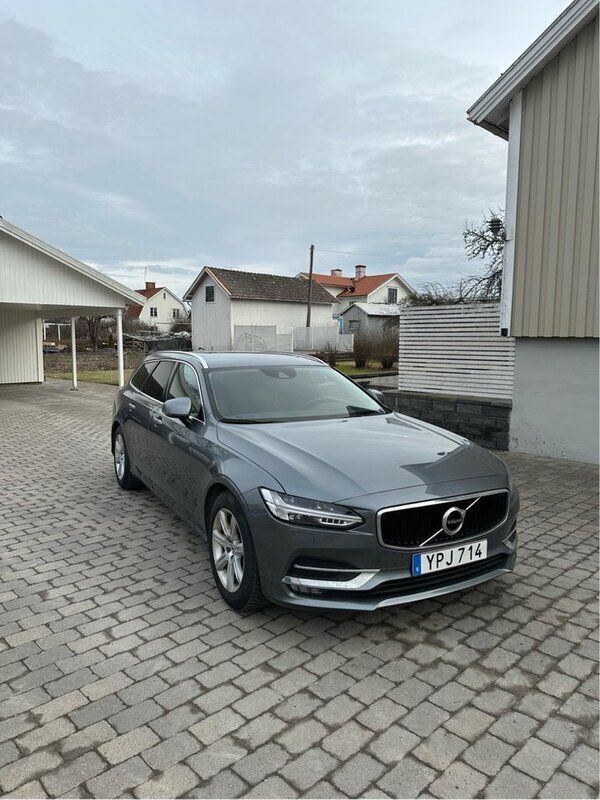 Grå Begagnad 2018 Volvo V90 Momentum Kombi | 150 000 kr (Bra pris) - Bild 1/4