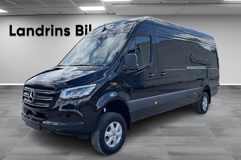 Svart (obsidiansvart metallic) Ny 2025 Mercedes Sprinter Van | 812 375 kr - Bild 1/4