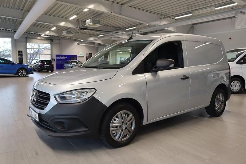 Silver metallic Begagnad 2023 Mercedes Citan 110 Van | 228 800 kr (Marknadspris) - Bild 1/4