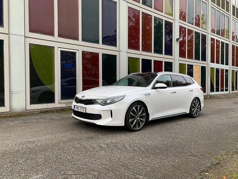 Vit Begagnad 2017 Kia Optima Hybrid Comfort Sedan | 159 900 kr (Marknadspris) - Bild 1/4