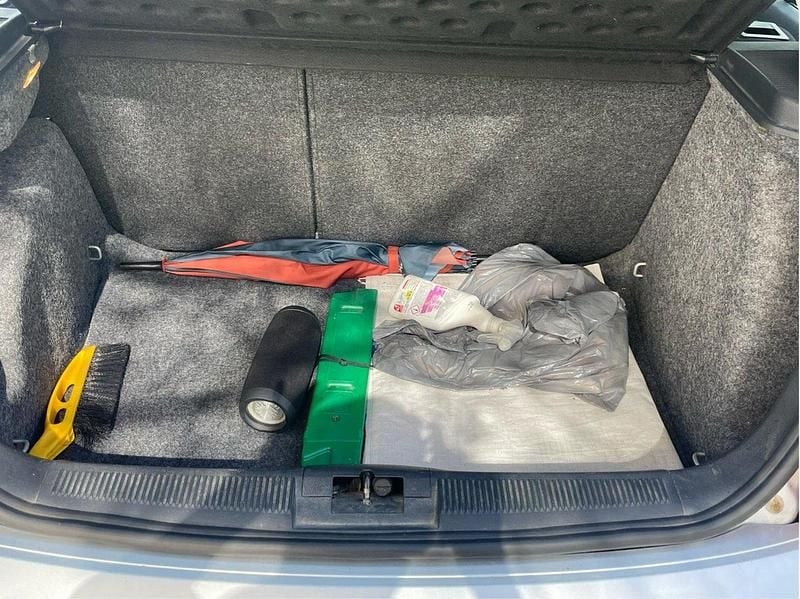 Silver Begagnad 2007 Skoda Fabia Halvkombi | 15 000 kr (Marknadspris) - Bild 1/4