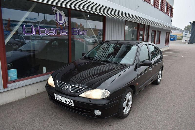 Svart Begagnad 2001 Renault Mégane II Expression Halvkombi | 19 900 kr - Bild 1/4