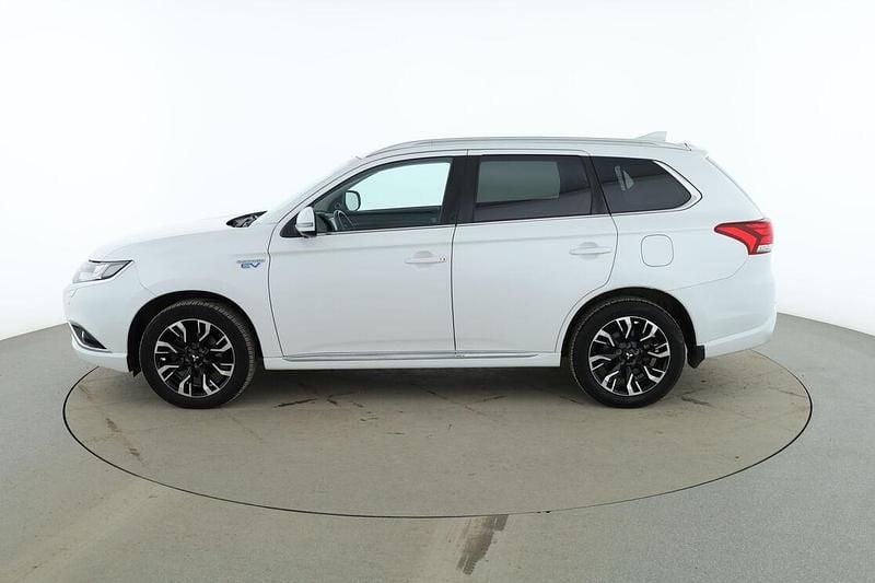 Begagnad Mitsubishi Outlander P-HEV 203 HK (149 kW) 2018 Vit SUV