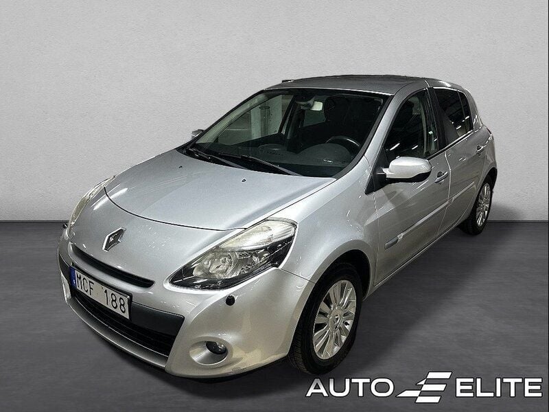 Silver Begagnad 2011 Renault Clio IV Halvkombi | 39 800 kr - Bild 1/4