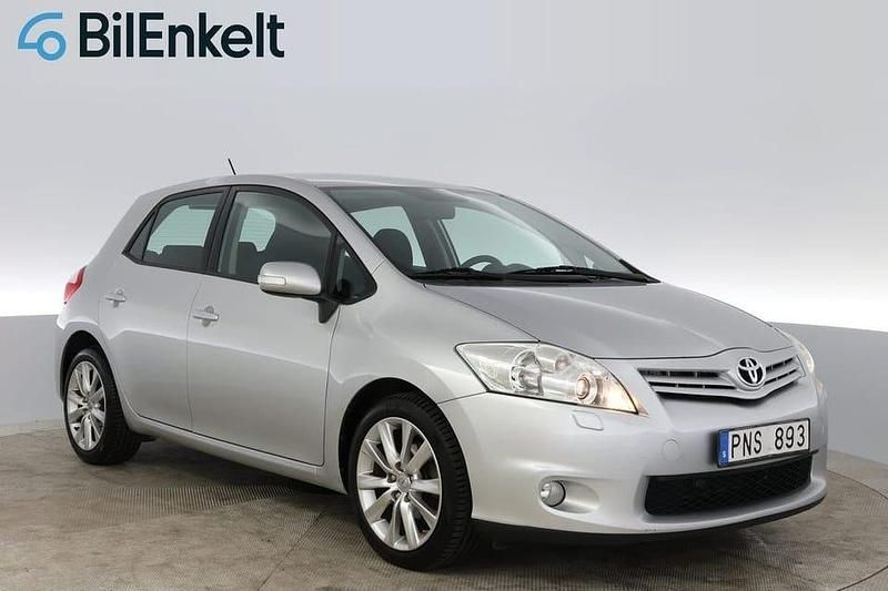 Silver Begagnad 2011 Toyota Auris Plus Halvkombi | 84 900 kr (Marknadspris) - Bild 1/4