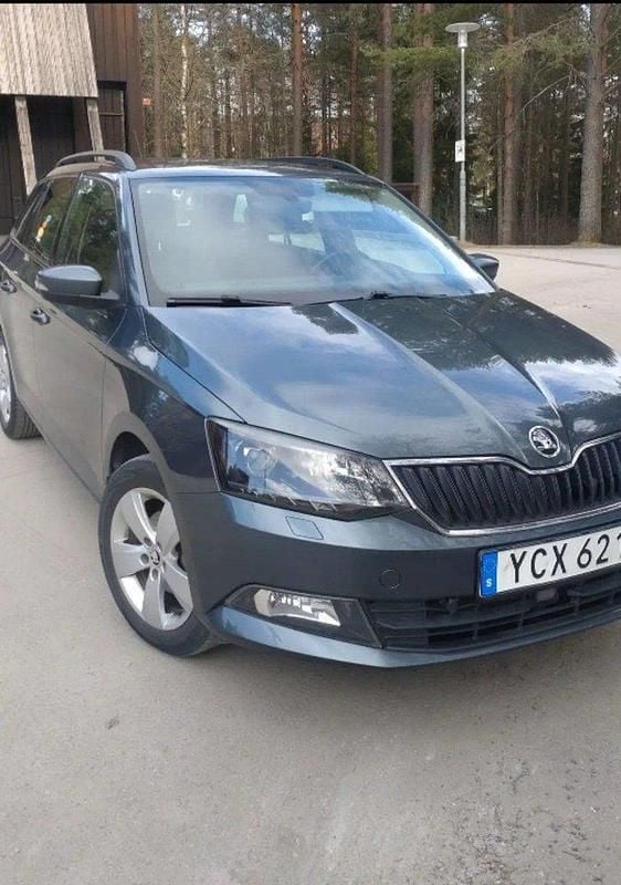 Grå Begagnad 2016 Skoda Fabia Style Kombi | 80 000 kr (Marknadspris) - Bild 1/4