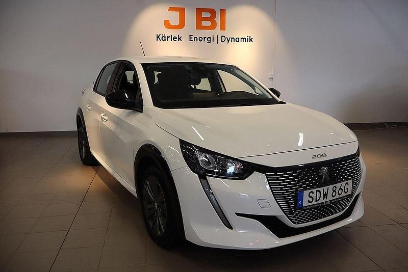 Vit Begagnad 2022 Peugeot e-208 Active Halvkombi | 179 900 kr (Marknadspris) - Bild 1/4