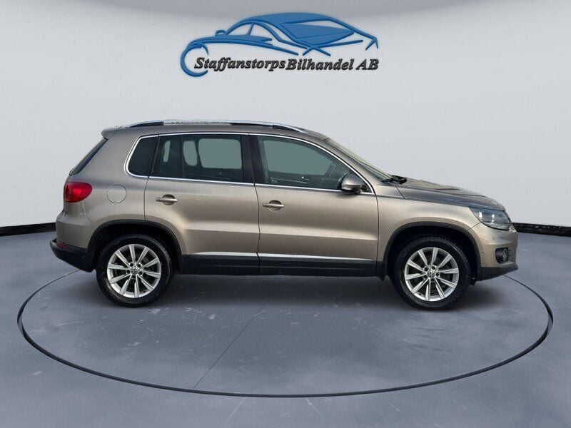 Begagnad VW Tiguan Sport 161 HK (118 kW) 2011 Ljusgrå SUV