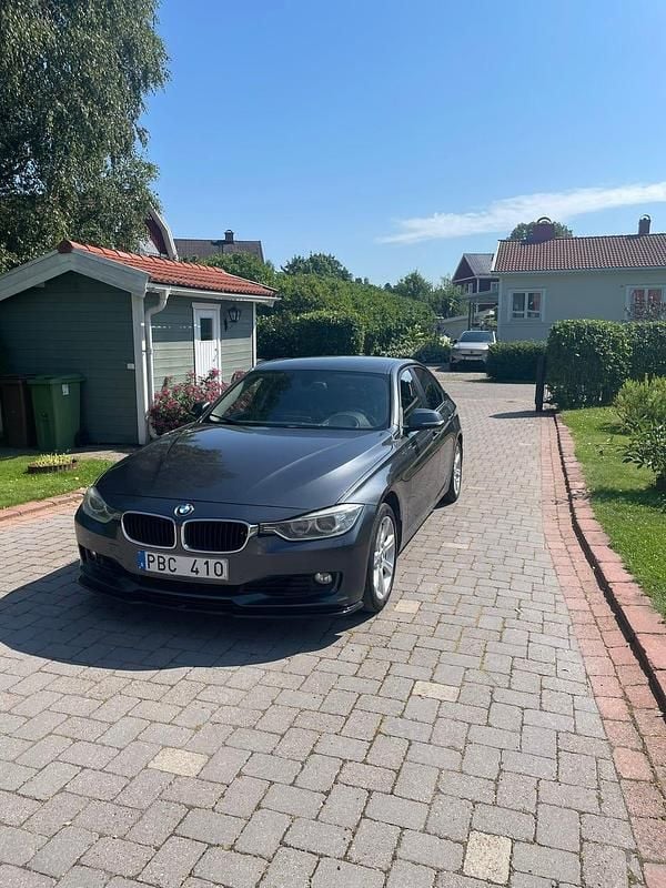 Begagnad 2013 BMW 328 Sedan | 122 000 kr (Bra pris) - Bild 1/4