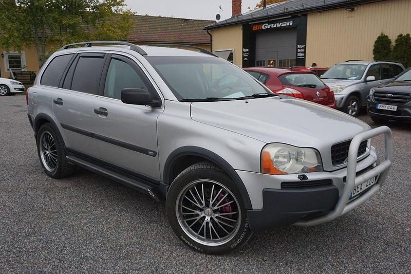 Ljusgrå Begagnad 2006 Volvo XC90 SUV | 49 900 kr (Dyr) - Bild 1/4