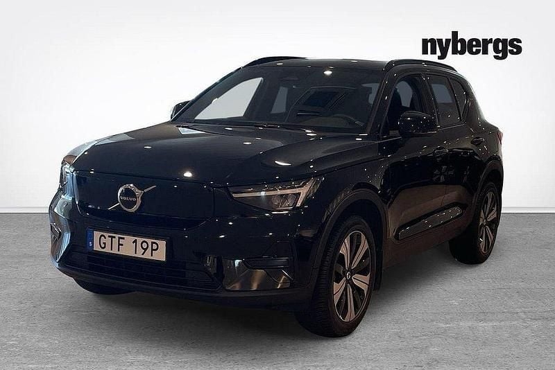 Svart Begagnad 2022 Volvo XC40 Core SUV | 318 000 kr - Bild 1/4