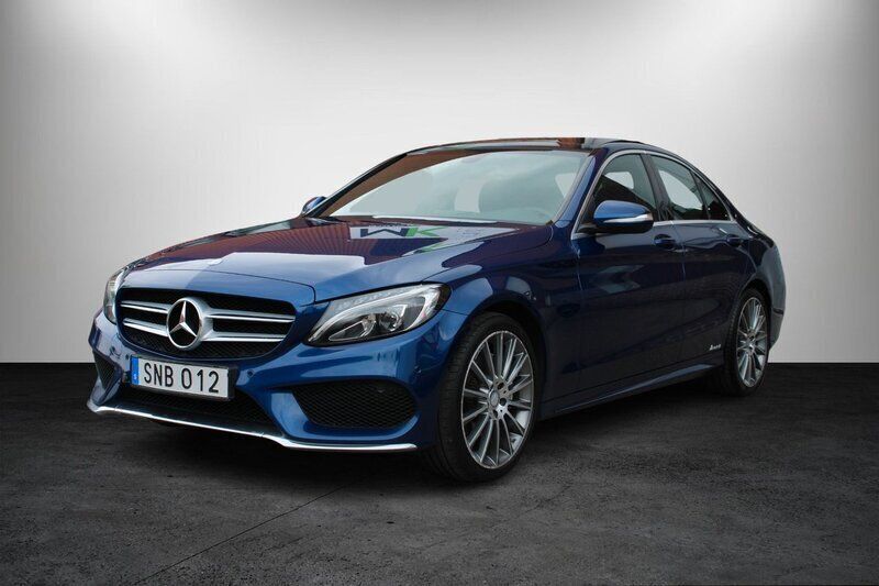 Blå Begagnad 2015 Mercedes C220 AMG line Sedan | 189 900 kr (Lite dyr) - Bild 1/4