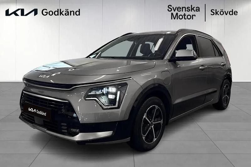Grå Begagnad 2022 Kia Niro Advance SUV | 368 200 kr (Dyr) - Bild 1/4